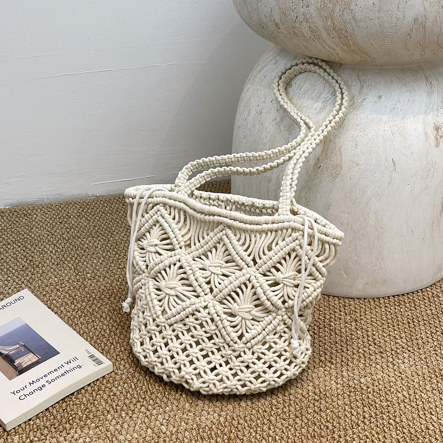 Geweven rattan schoudertas met leren afwerking manden tas_voghion.com