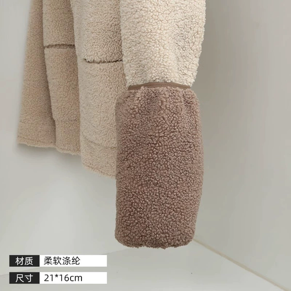 Short alpaca, colored sleeves