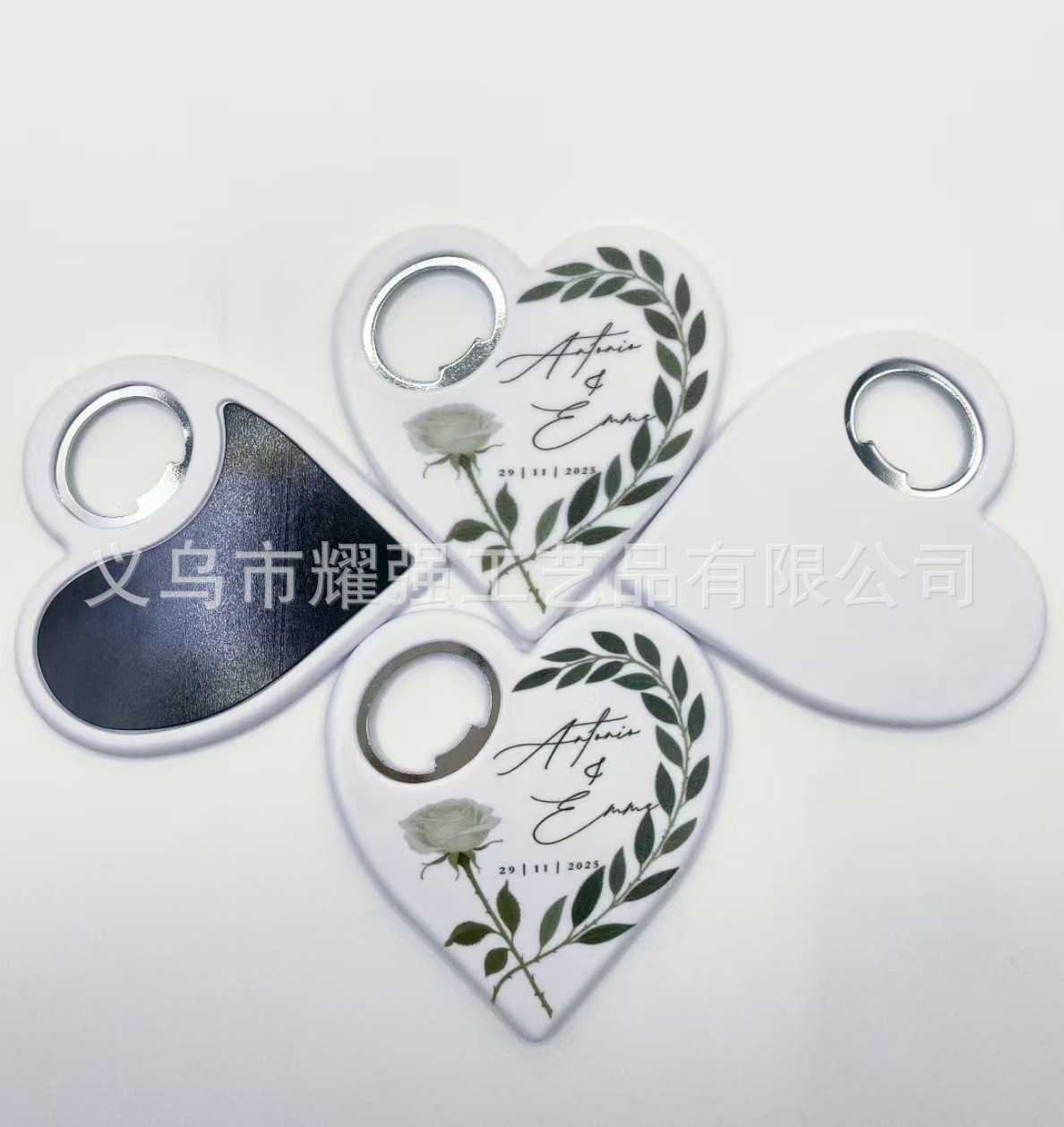 Abridor de botellas de plástico con forma de corazón