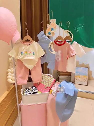 GIRL'S 2025 STYLISH CARTOON SUMMER SHORT-SLEEVE T-SHIRT FOR BABY GIRLS KOREAN SUMMER WEAR COOL HALF-SHIRT TOP TRENDY