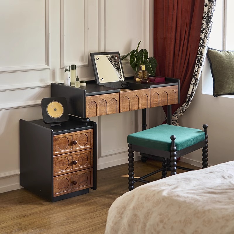 가볍고 고급스러운 느낌의 화장대, 서랍장이 결합된 메인 침실 책상, 모던하고 심플한 화장대