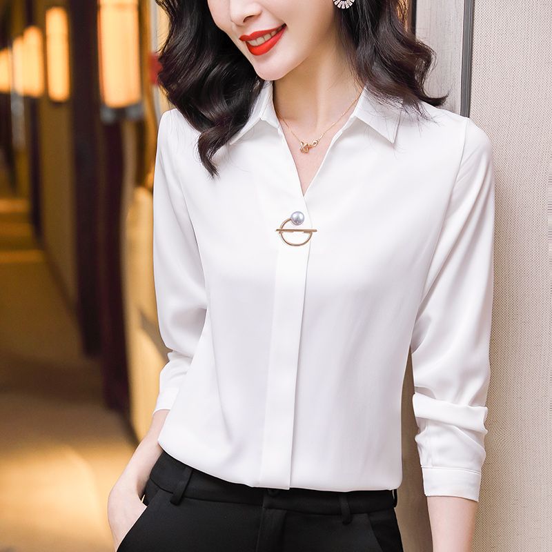 White 302 temperament decorative button v-neck