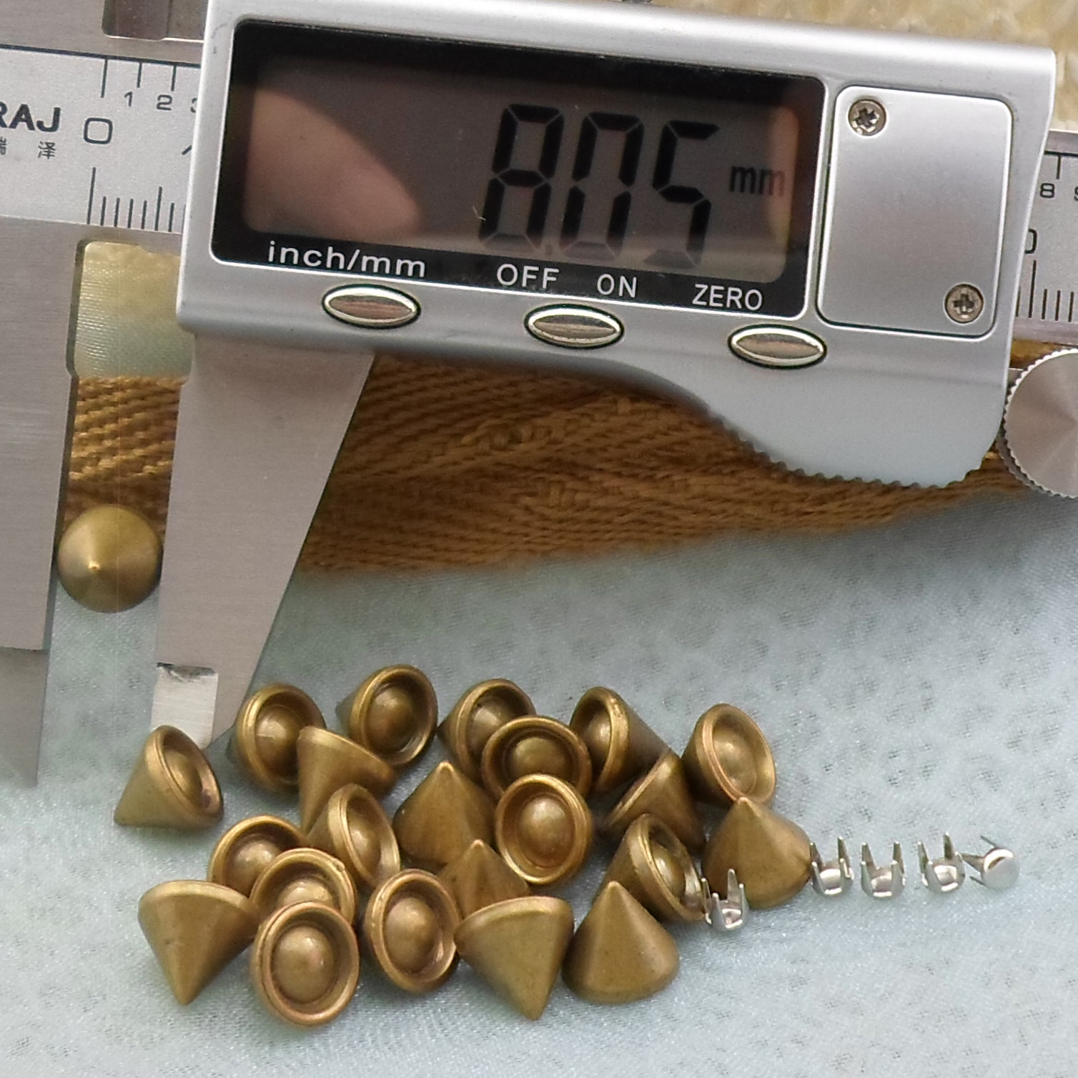 （塑料面+钢爪底钉）8×7MM高子弹头圆锥形铆钉尖钉款塑料铆钉