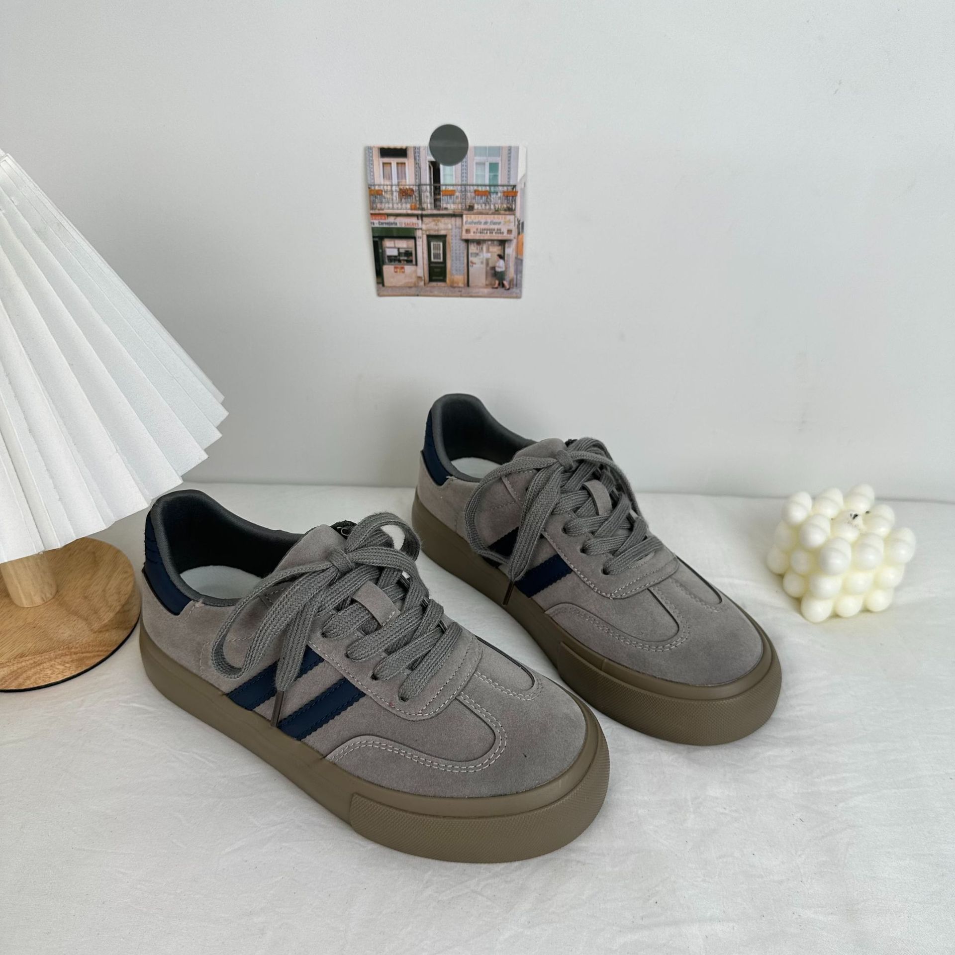 Zapatos de entrenamiento de base gruesa para mujeres 2024 zapatos deportivos casuales deportivos de alto nivel de inspiración de moda zapatos de entrenamiento de estilo 6585