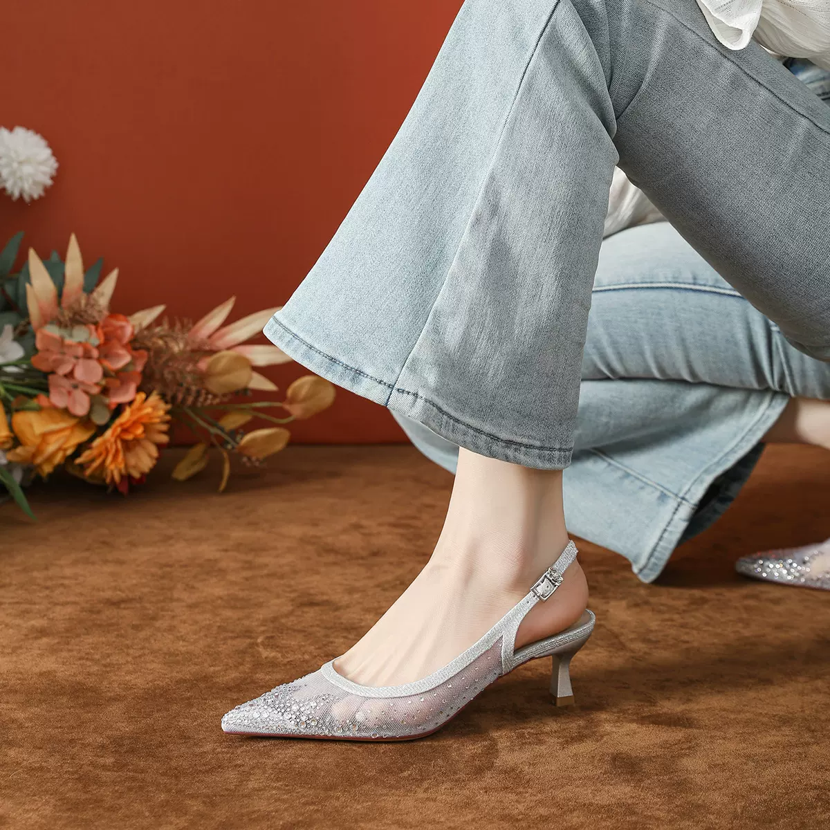 细跟尖头网面满钻婚鞋女高级感不累脚 绝美气质后空高跟凉鞋女夏