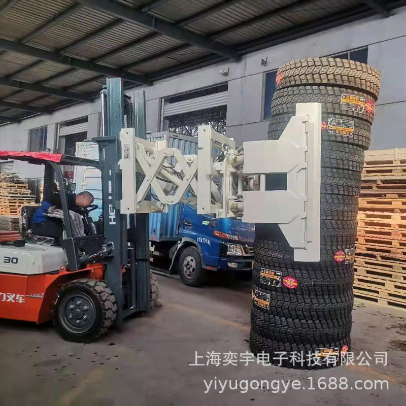 轮胎夹抱车
