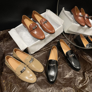 Full Leather British Style Lock Loafers 2023 Spring Flat Round Toe Small Leather Shoes with Metal Buckle Cowhide Shoes for Women