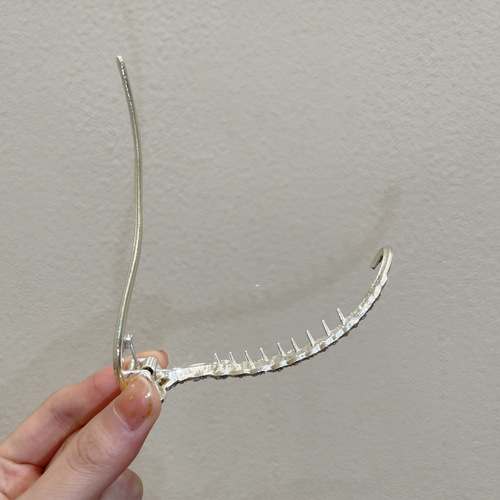 Hair accessories Copper alloy synthetic zircon hair accessories Hongyu elegant black temperament feather twist clip