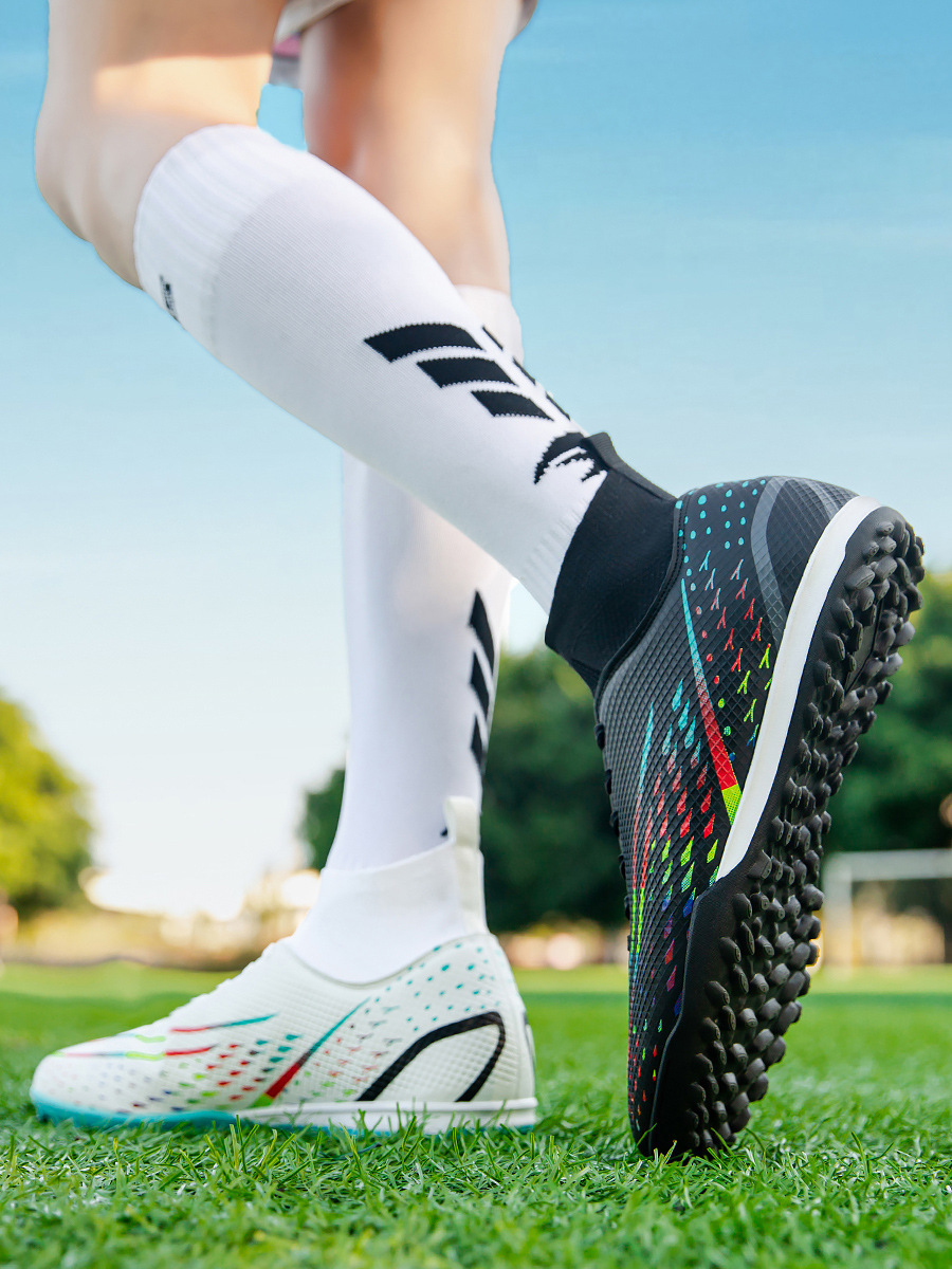 Nuevos zapatos de fútbol de la Copa del Mundo para hombres grandes niños AG clavos largos TF clavos fracturados zapatos de entrenamiento para mujeres