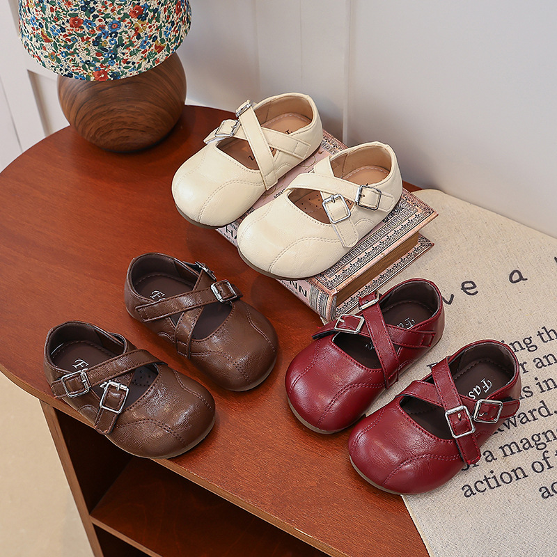 Zapatos de cuero rojo para niñas primavera de 2026 nuevos zapatos de princesa para bebés con suela suave zapatos de princesa retro para niños