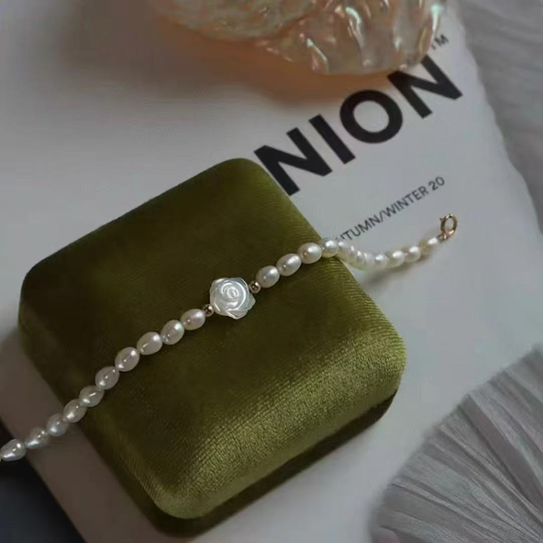 세련된 천연 담수 진주 목걸이 팔찌 세트 여성 쉘 장미 쇄골 체인 신부 드레스의 일본과 한국 버전