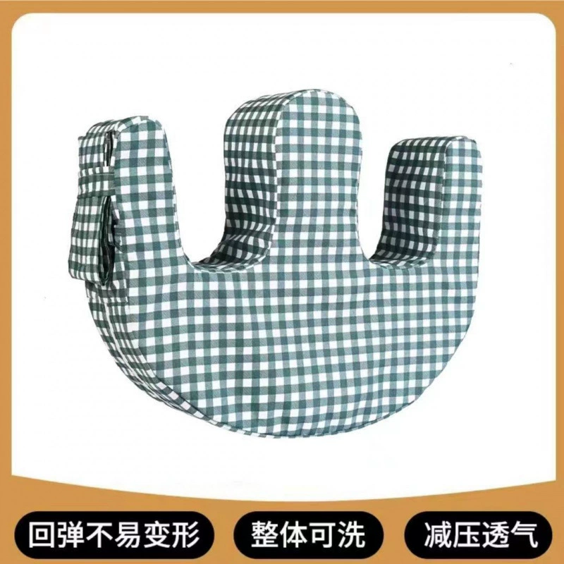 Старик в постели переворачивает вспомогательное устройство Уход за артефакт переворачивается и смещается артефакт