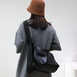 Shoulder bag for leisure, brand capacious travel bag, retro one-shoulder bag, 2022 collection