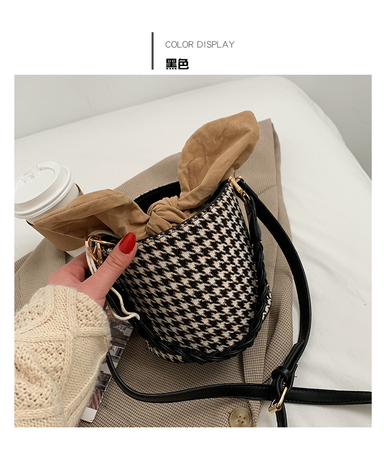 Woolen Retro Lattice Bucket Bag display picture 8