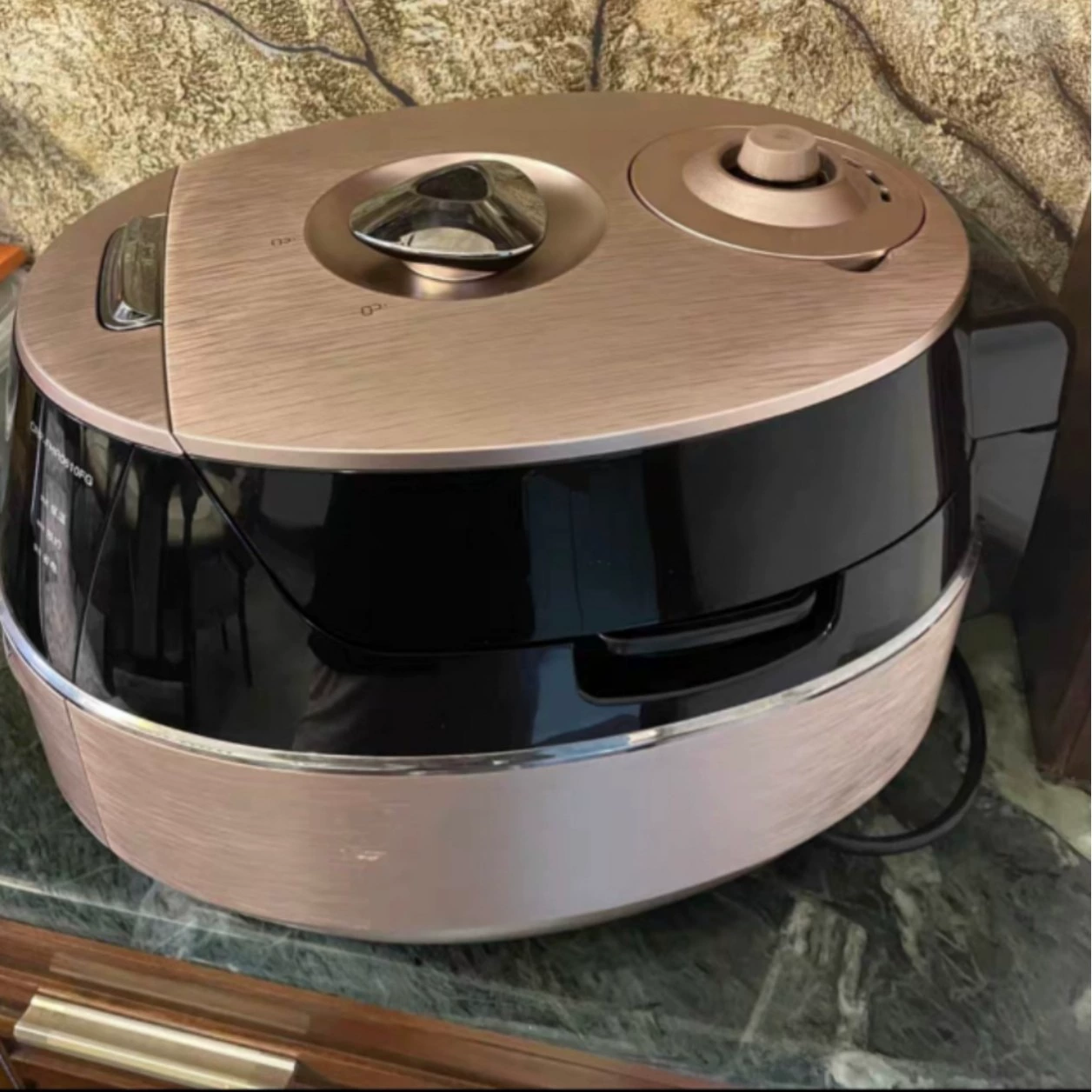 Двухлитровая рисоварка Фуку с многофункциями CRP-FHR0610FG/CRP-FHR1010FG