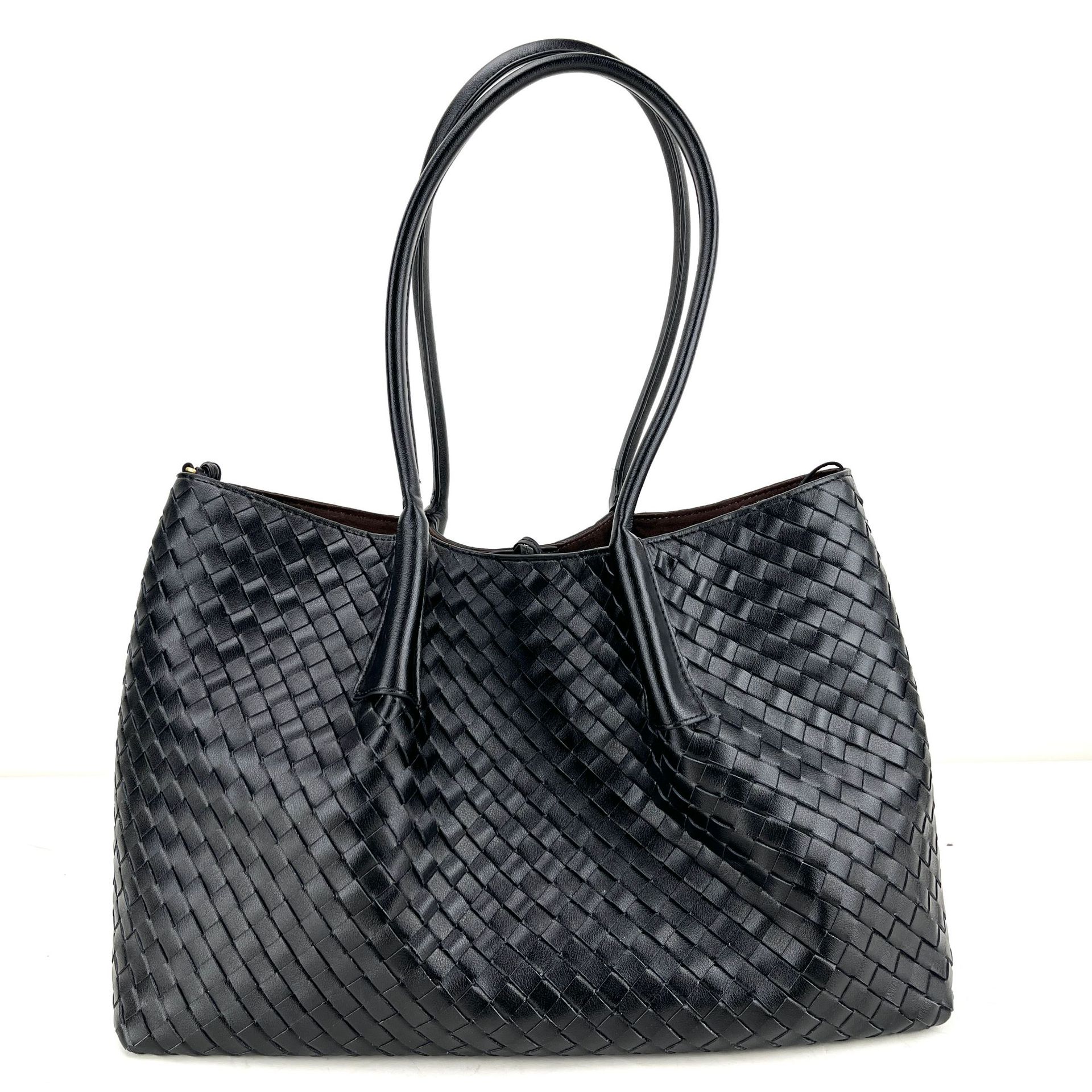 2025 New Cowhide Woven Handbag Niche Fashion Shoulder Crossbody Bag Women's Banquet Envelope Bag - Thumbnail 4
