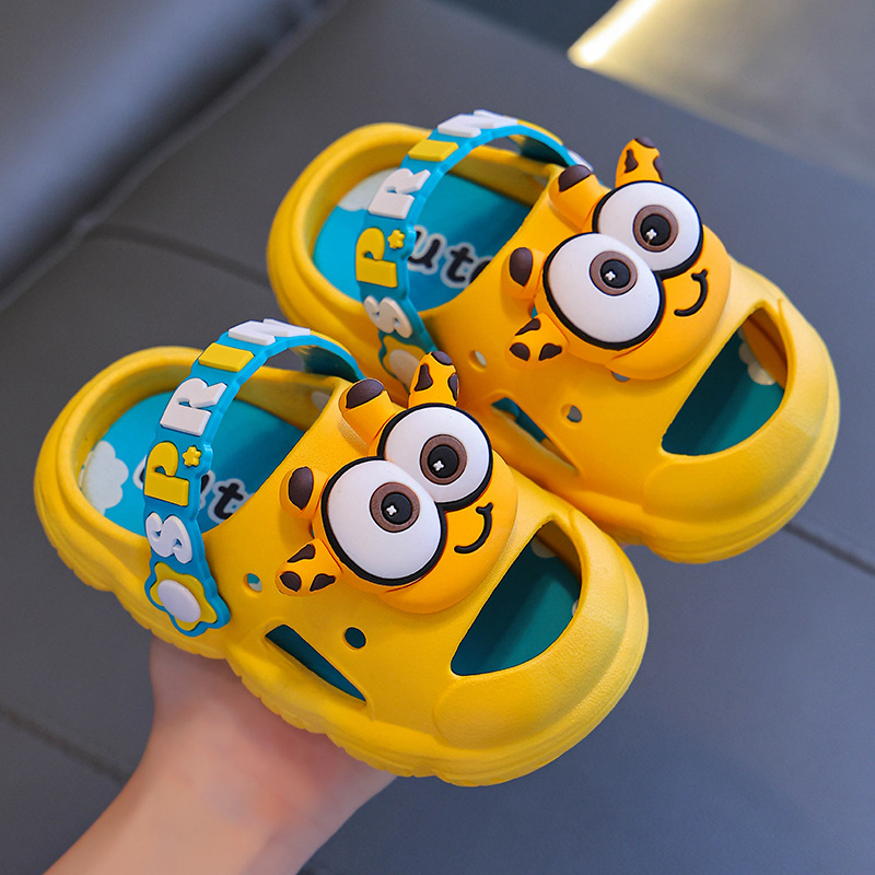 Zapatillas para niños de verano, niños y niñas pisando la mierda, bebés agujeros, zapatos para usar en la playa, sandálias lindas antideslizantes para el hogar