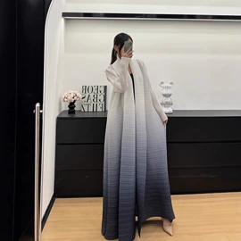 连衣裙;女式风衣;时尚休闲套装