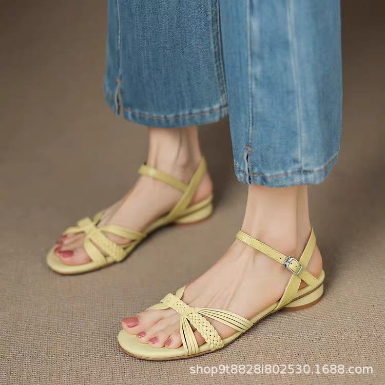 Piero de oveja tejido a mano hueco sandalias de dedos expuestos para mujeres con tacones gruesos con zapatos de base suave de verano nuevo