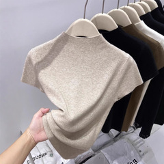 2025春の新型婦人服の半高襟半袖ニットtシャツの中に、気質を身につけてスリムに見えるセーターのショートタイプがあります。