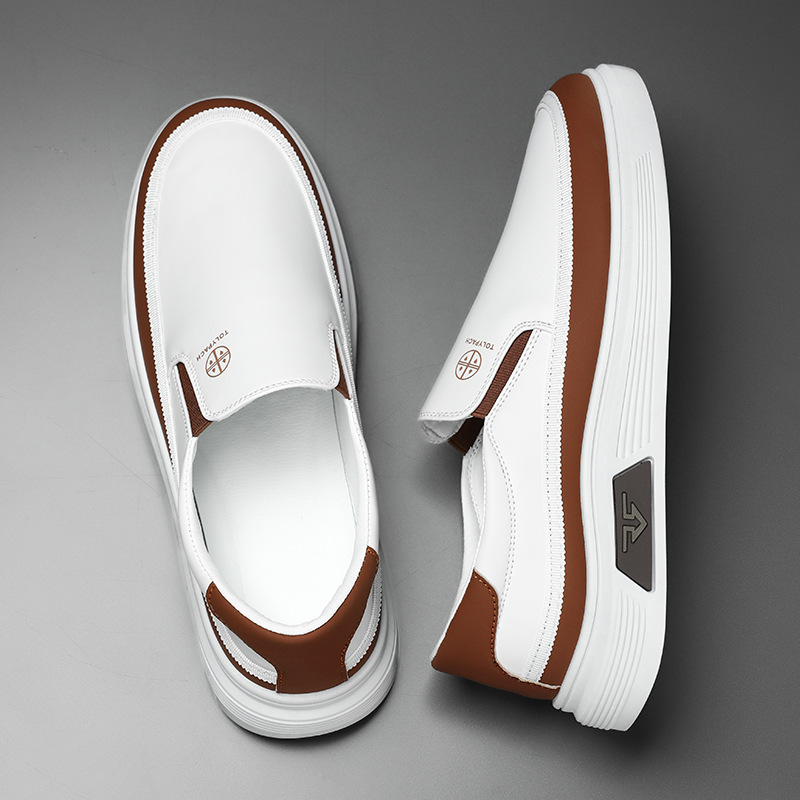 Zapatos de hombre 2025 nuevos zapatos de invierno pequeños zapatos blancos tendencia versátil zapatos de skate de un pie zapatos deportivos casuales de cuero de hombre