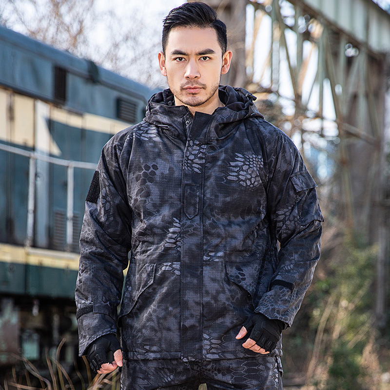 策马迷彩冲锋衣男新款黑蟒纹加绒防风保暖外套户外战术作训服厂家