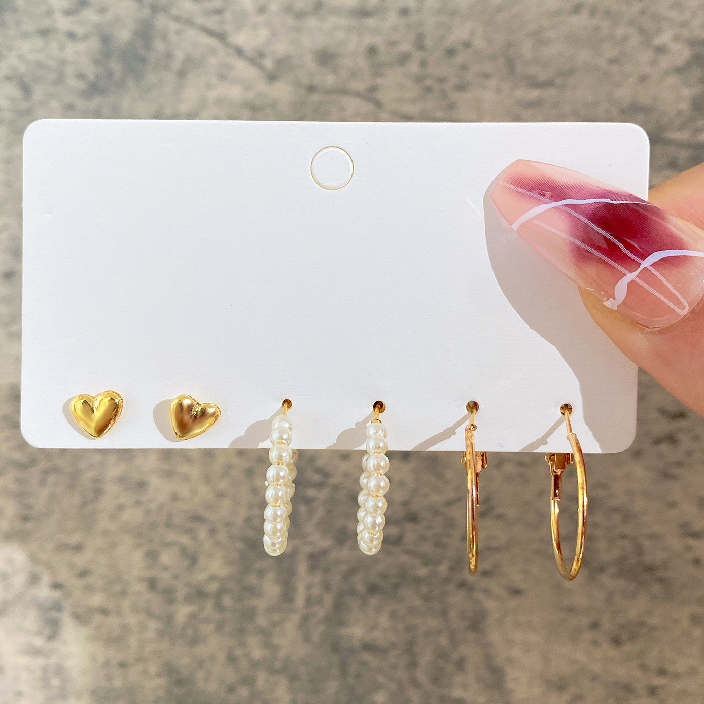 Juego de pendientes sencillos de estilo europeo y americano, 3 pares de pendientes en forma de corazón, pendientes creativos retro personalizados con imitación de perlas image 9