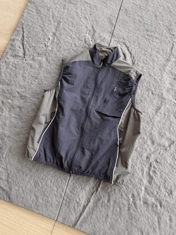 25 新しいアウトドアサイクリングと登山スポーツ作業服大きなポケットマウンテンスタイルカラーブロックスタンドカラーカップルスタイル多用途ベスト|undefined