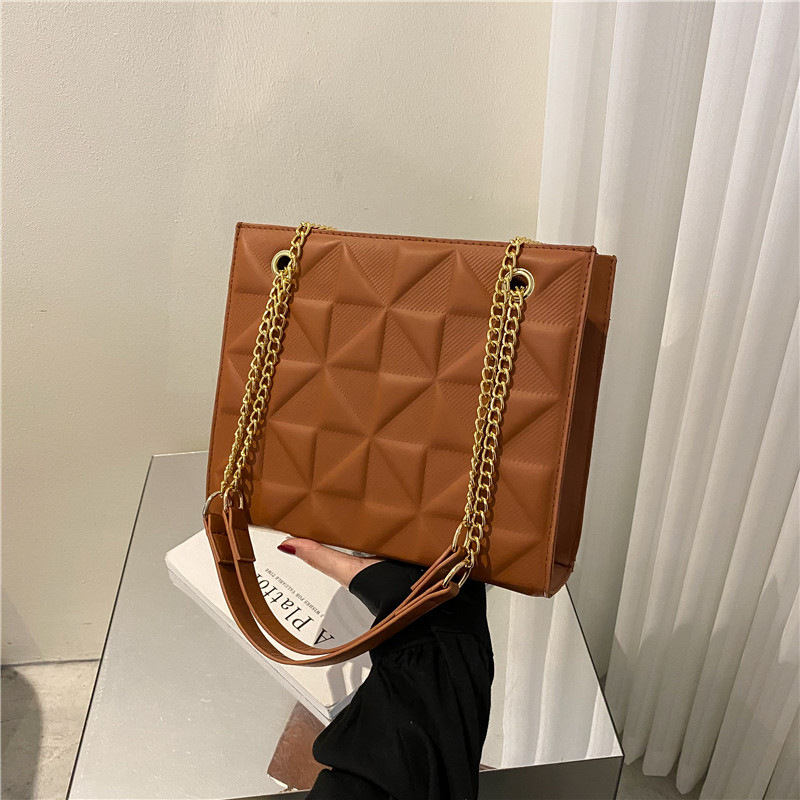 Bolso de la cadena 2023 nueva moda casual bolso de las mujeres estilo occidental hombro bolsa de mensajero personalidad femenina ins bolsa de las axilas
