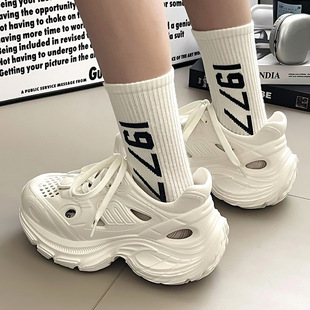 Croc Shoes for Women 2025 New Summer Thick-Soled Height-Increasing Beach Shoes for Small People, Sports and Leisure Dad Shoes, Trendy