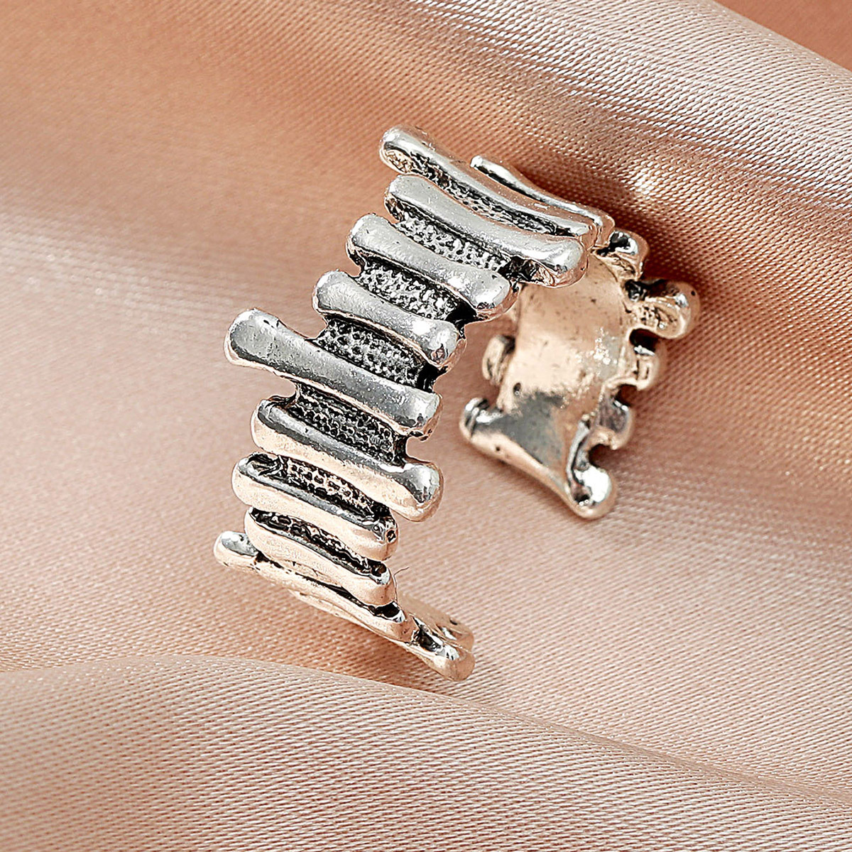 Fashion Irregular Vertical Stripes Ring display picture 4