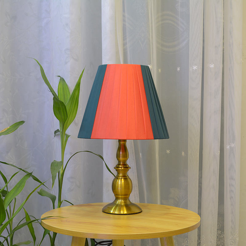 Americano nórdico simple retro clásico lámpara de mesa dormitorio lámpara de noche luz creativa de lujo dimmable hogar cálido Luz