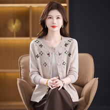 洋气妈妈装秋冬100%纯羊毛小开衫外套中老年女针织衫绣花毛衣薄款