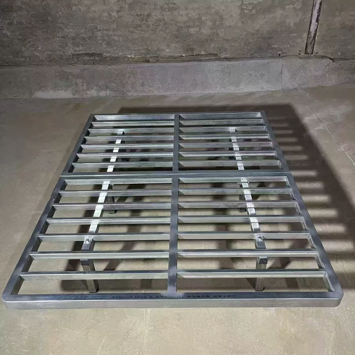 Криптографический сварной оцинкованной трубы железный каркасный станок сетчатый красный стальной железный каркасный станок железный каркасный станок железный квадратный трубчатый подвесной кровать съемный