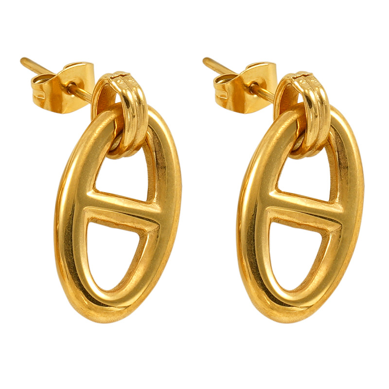 Pendientes de acero inoxidable de nariz de cerdo simple de moda europea y americana transfronteriza Pendientes japoneses huecos de estilo INS femenino Pendientes chapados de 18K