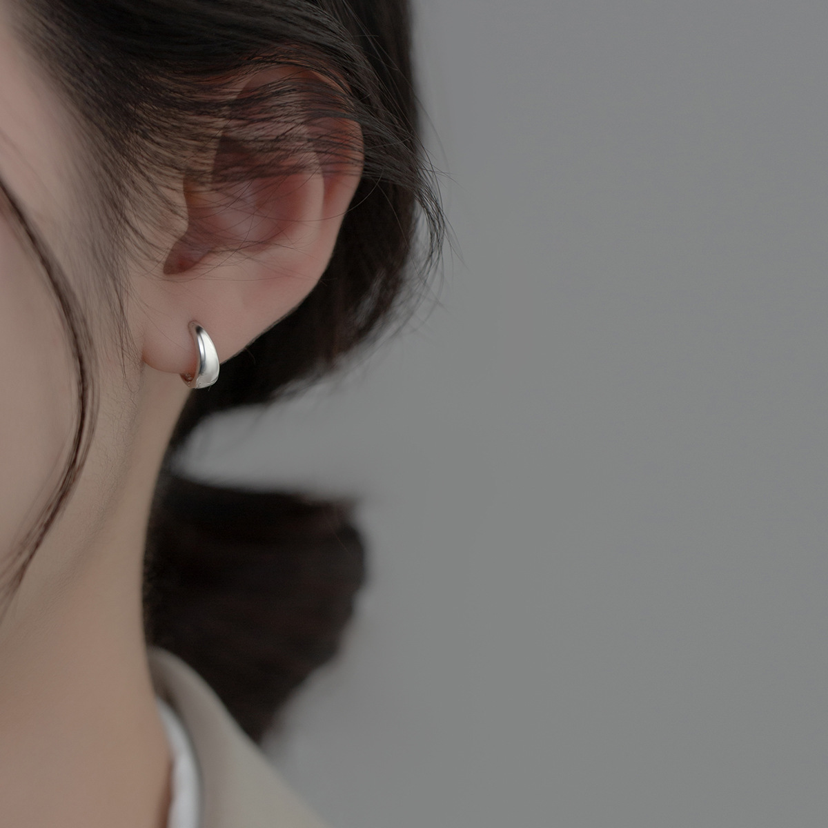 Eloch s925 plata europa y americana brillante perfiles de orejas redondas anchas personalidades de alto nivel pendientes de anillo de la mujer M03641