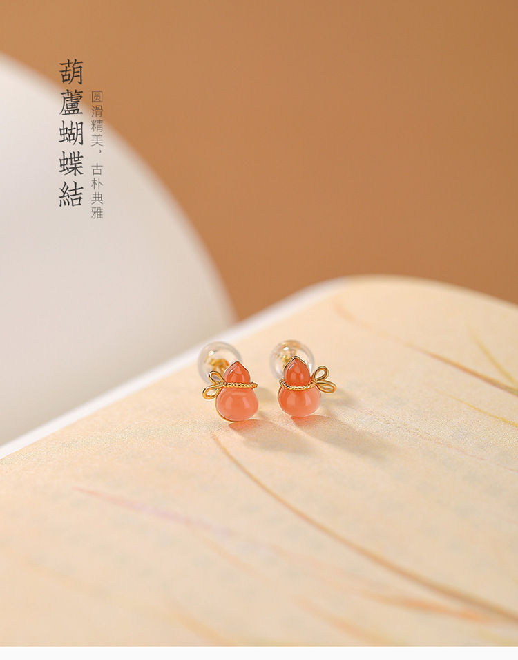 Bông tai bạc S925 mạ vàng đính mã não đỏ hình nơ bầu — một cặp chi tiết 2