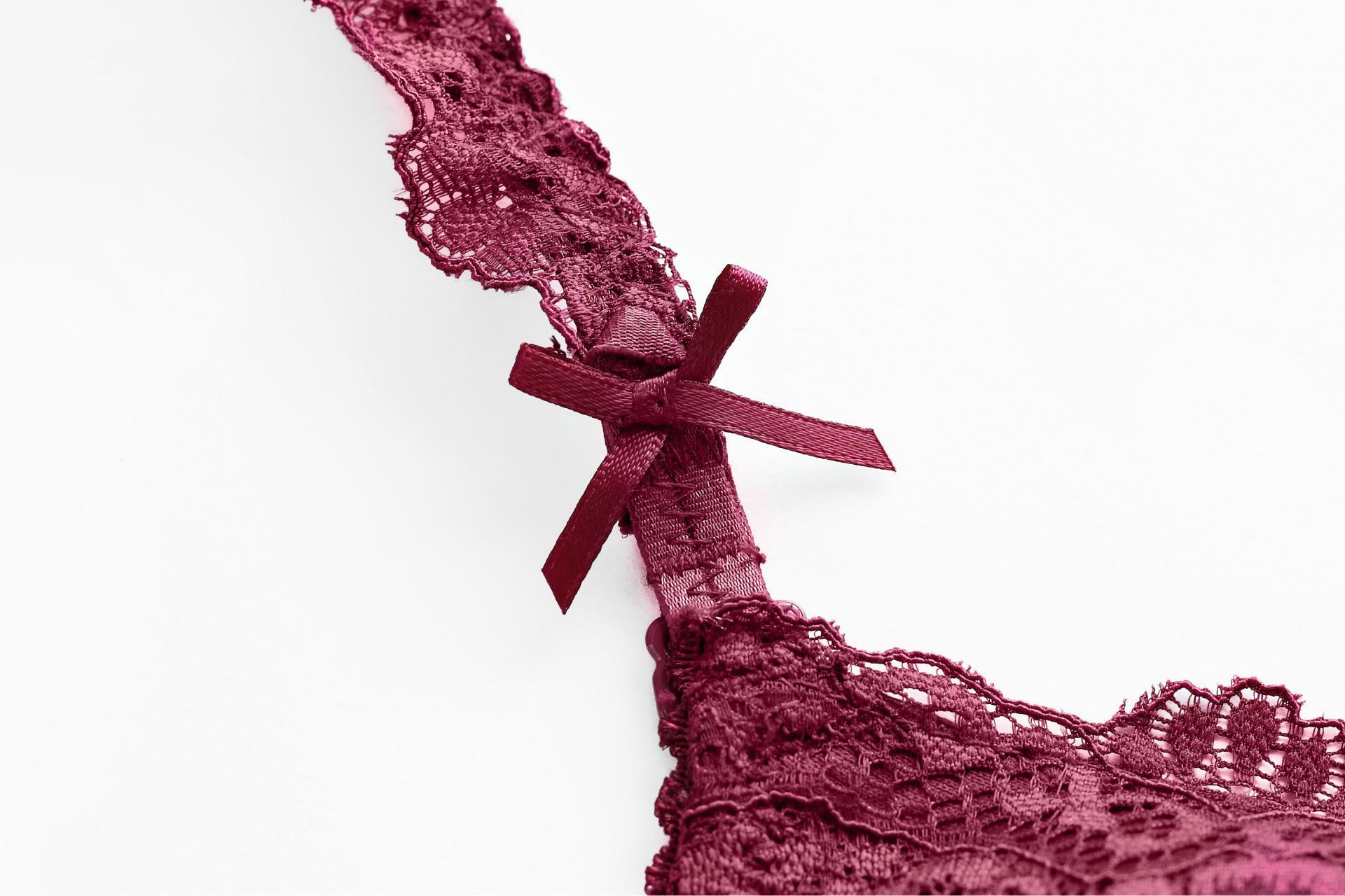 Conjunto de sutiã e calcinha em renda para mulher sexy_voghion.com