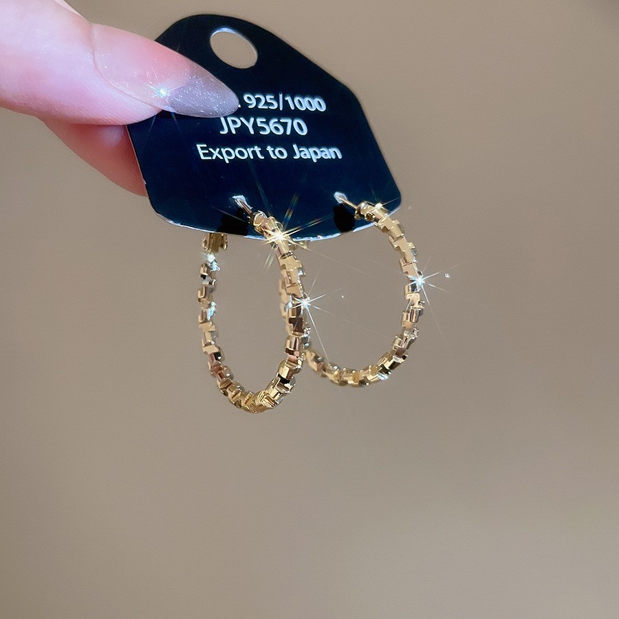 Pendientes geométricos de anillo simple de nuevo estilo transfronterizo de aguja de plata, sentido de diseño, pendientes de lujo simples y ligeros, pendientes de sentido de alta gama de moda al por mayor