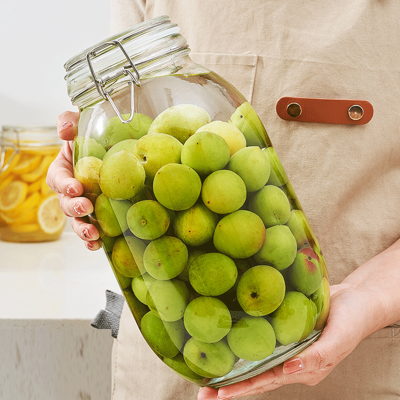 Clasp glass sealed can tea dry fruit storage jar food storage honey bottle pickle jar glass jar for shipment