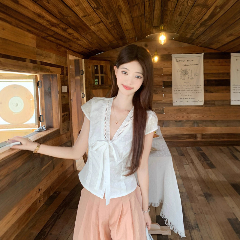 Gentle Lace Hollow-Out V-Neck Short-Sleeve Shirt for Women, Summer 2025 New Sweet Bow-Tie Waist-Cinching Top Gentle Lace Hollow-Out V-Neck Short-Sleeve Shirt for Women, Summer 2025 New Sweet Bow-Tie Waist-Cinching Top