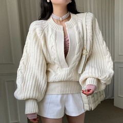 韓国のシックな気質ファッションネックセーター女性のための2025秋と冬の新しいツイストプルオーバールーズカラーセーター