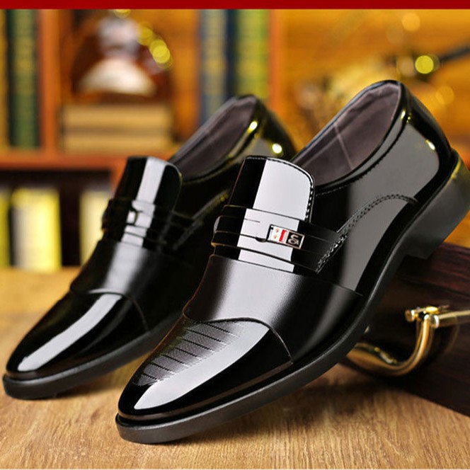 Zapatos de cuero con efecto espejo para hombre, zapatos formales de cuero suave para hombre, estilo casual de negocios, zapatos de cuero transfronterizos para hombre de mediana edad y mayores.