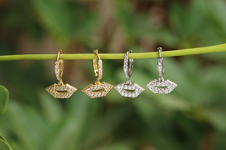 Copper Material Geometric Pattern Fashion Diamond-studded Lip Earrings