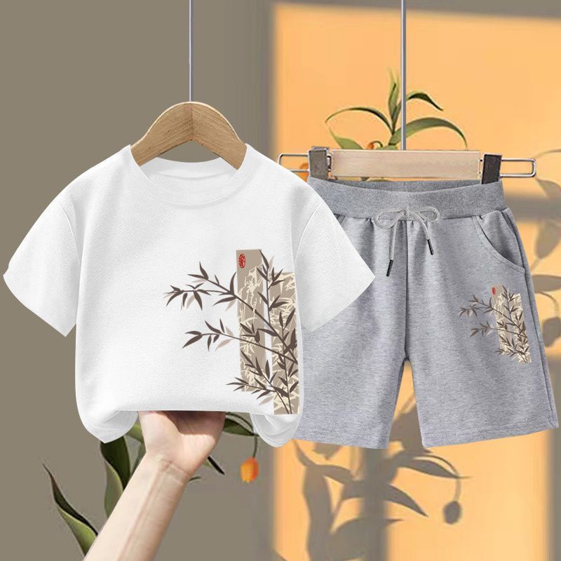 (흰색 티셔츠 + 로프 그레이 반바지) 왼쪽 아래 대나무