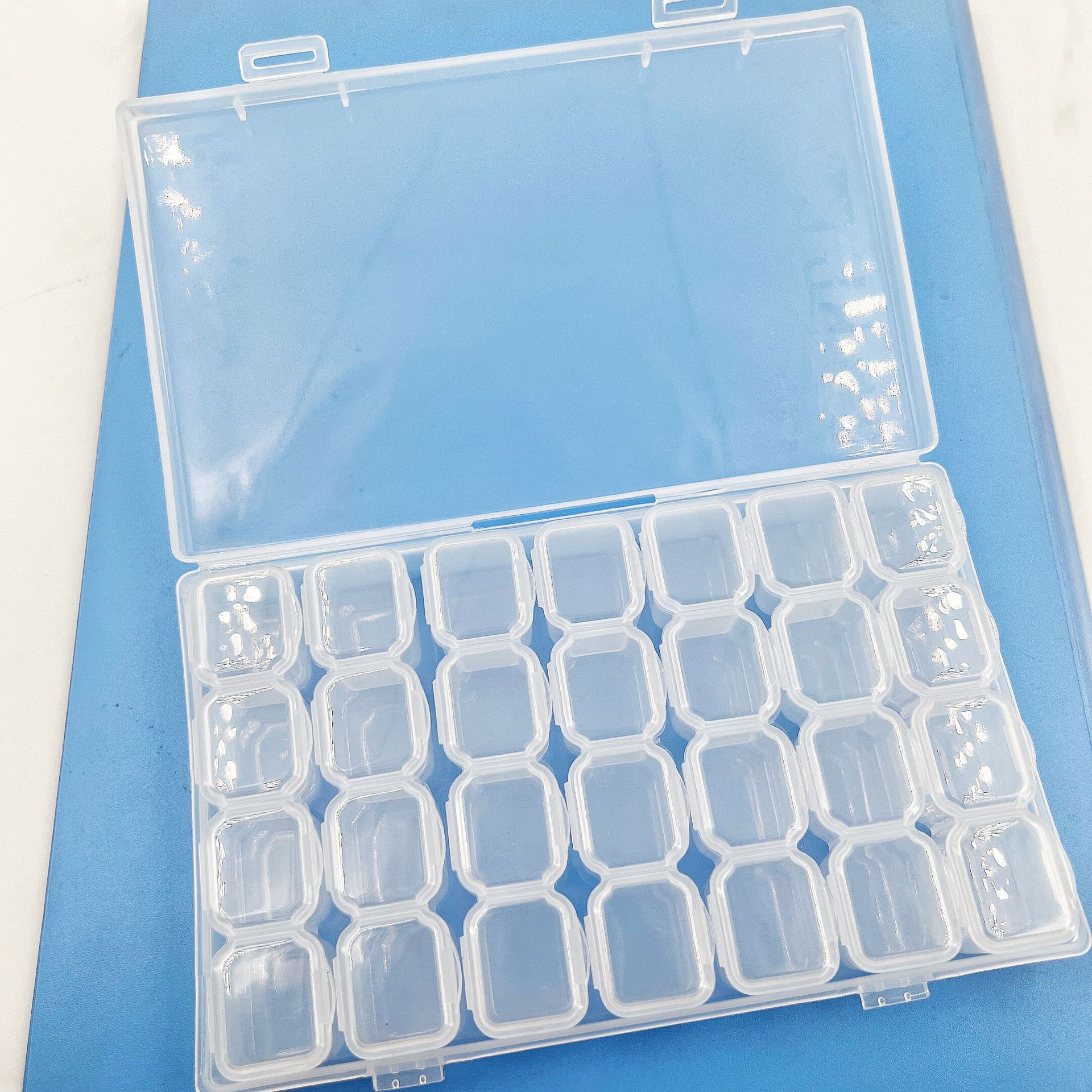 修表工具 零件盒 钟表工具收纳盒 工具整理盒 塑料盒子28格配件盒