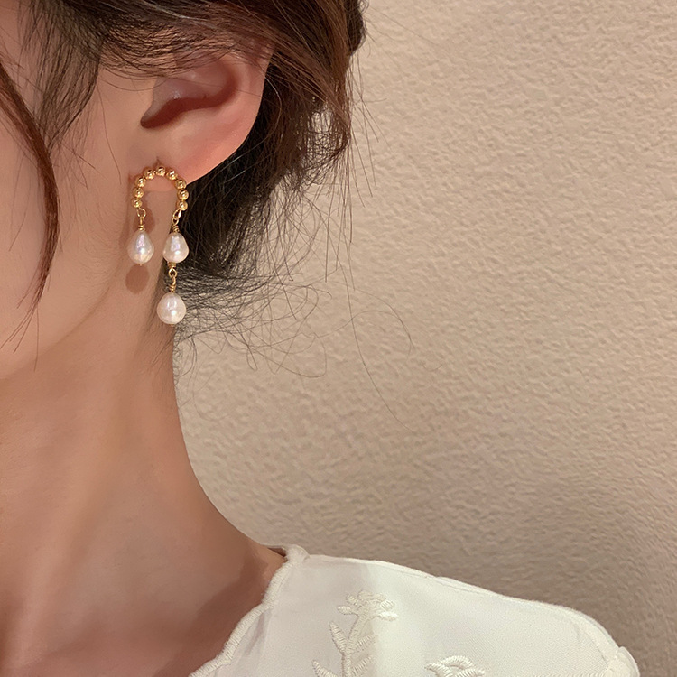 Elegant U Shape Alloy Plating Inlay Artificial Pearls Women's Drop Earrings display picture 1