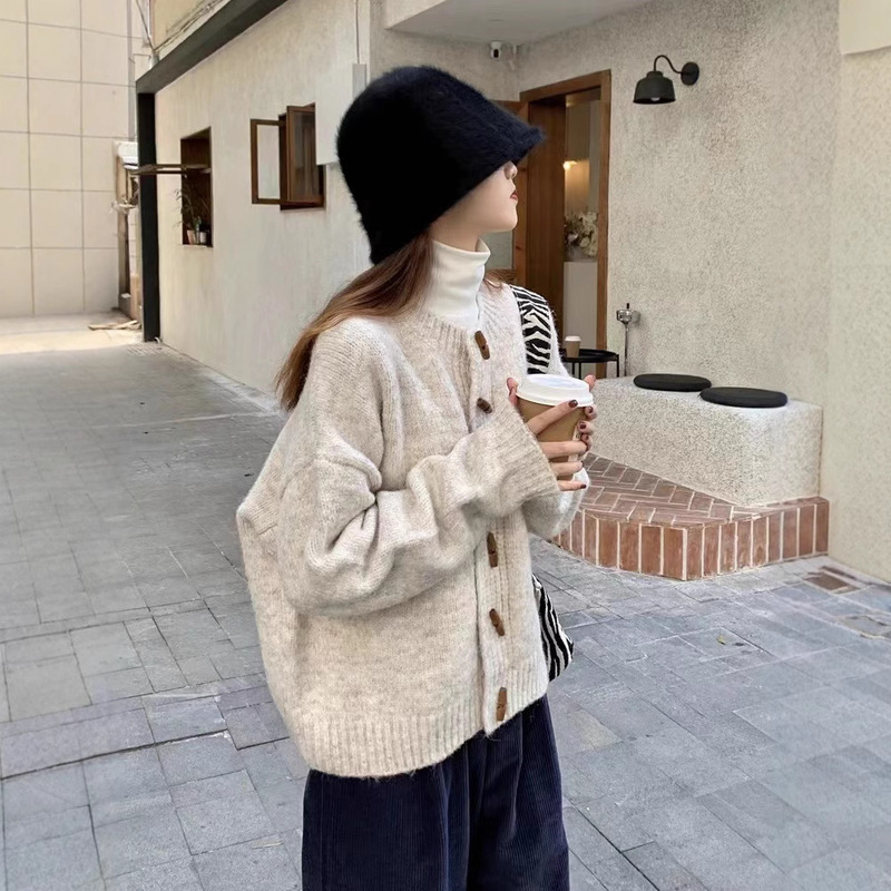 2024 Late Autumn Early Winter New Corner Buckle Cardigan Sweater Women's Lazy Style Women's Loose Thick Sweater Jacket