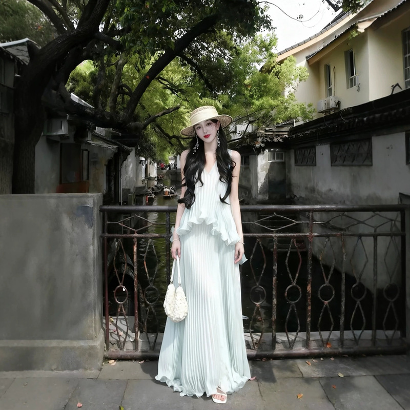 Vacation Style Sleeveless Suspender Dress for Women 2026 New Mint Color Pleated Slimming Elegant Seaside Long Dress