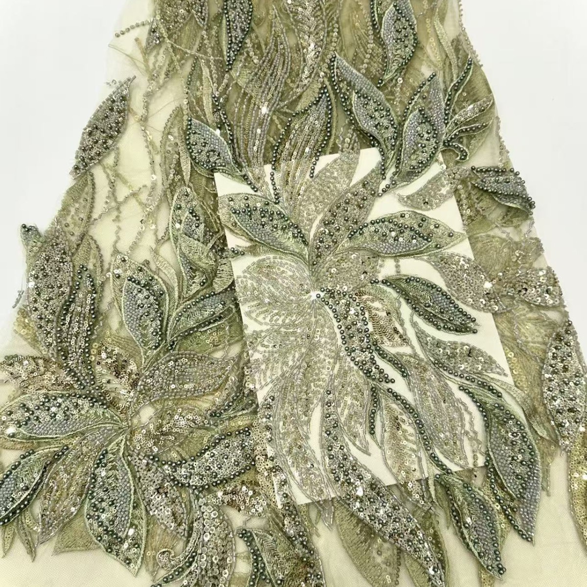 Industria pesada pétalos tridimensionales tubo de cuentas tela bordada vestido de novia de alto lujo cena vestido de moda tela bordada de cuentas de nicho